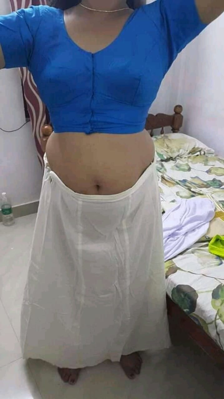 https://pub-5fcdf72a54cd4edbb03ec3edaa415a42.r2.dev/nakedleaks/seductive_wife_undressing_in_traditional_attire/1.jpg