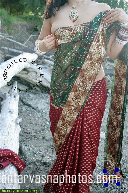 https://pub-5fcdf72a54cd4edbb03ec3edaa415a42.r2.dev/nakedleaks/seductively_posing_girlfriend_in_traditional_attire/2.jpg