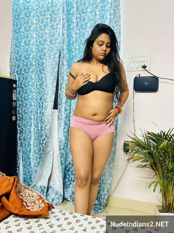 https://pub-5fcdf72a54cd4edbb03ec3edaa415a42.r2.dev/nakedleaks/sensational_noida_bhabhi_roshni_sharma_honeymoon_intimate_photos/2.jpg