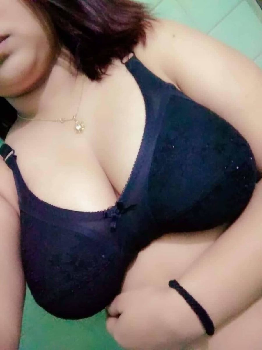 https://pub-5fcdf72a54cd4edbb03ec3edaa415a42.r2.dev/nakedleaks/sensational_pictures_of_voluptuous_bosoms/1.jpg