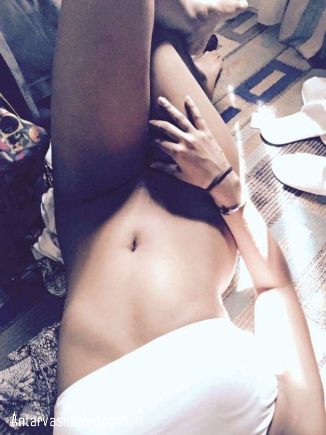 https://pub-5fcdf72a54cd4edbb03ec3edaa415a42.r2.dev/nakedleaks/sensationally_exposed_private_images_of_young_desi_teen/7.jpg