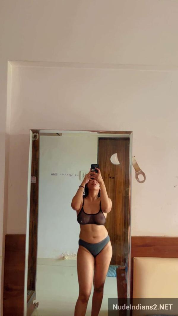 https://pub-5fcdf72a54cd4edbb03ec3edaa415a42.r2.dev/nakedleaks/sensual_anushka_tyagi_from_delhi_college_embraces_bdsm_with_seductive_photos/24.jpg