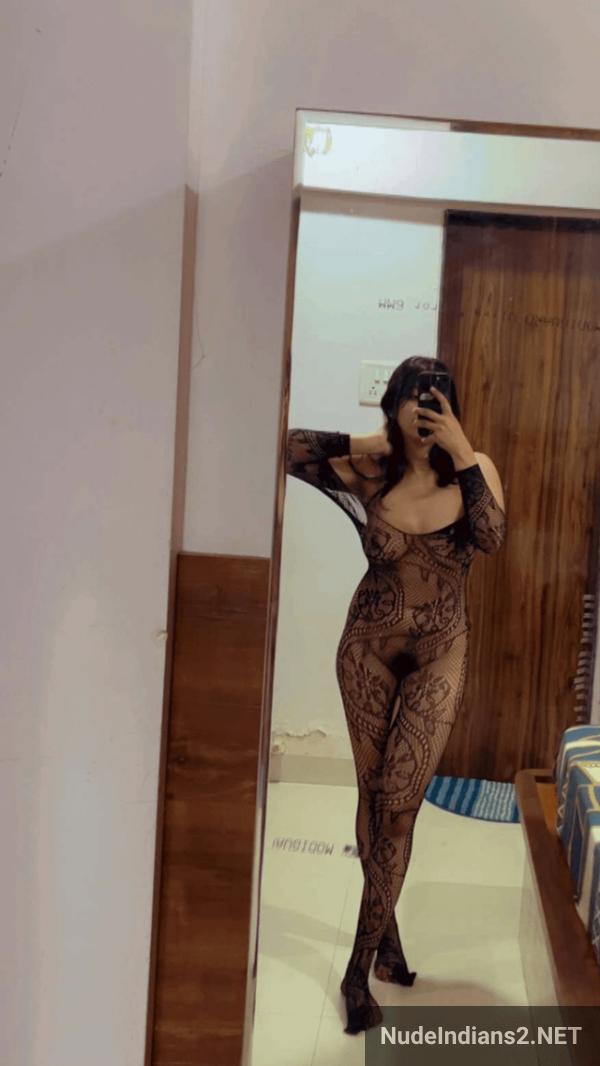 https://pub-5fcdf72a54cd4edbb03ec3edaa415a42.r2.dev/nakedleaks/sensual_anushka_tyagi_from_delhi_college_embraces_bdsm_with_seductive_photos/56.jpg