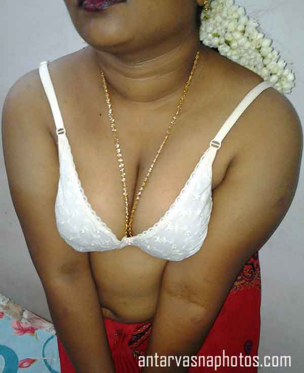 https://pub-5fcdf72a54cd4edbb03ec3edaa415a42.r2.dev/nakedleaks/sensual_aunty_in_traditional_attire_flaunting_her_assets/1.jpg