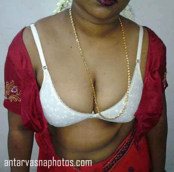 https://pub-5fcdf72a54cd4edbb03ec3edaa415a42.r2.dev/nakedleaks/sensual_aunty_in_traditional_attire_flaunting_her_assets/2.jpg