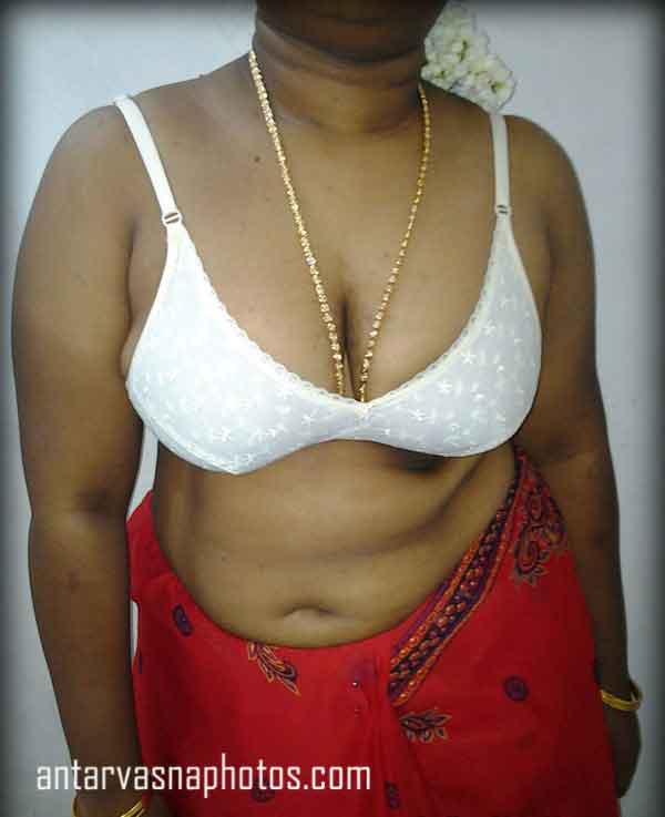 https://pub-5fcdf72a54cd4edbb03ec3edaa415a42.r2.dev/nakedleaks/sensual_aunty_in_traditional_attire_flaunting_her_assets/3.jpg