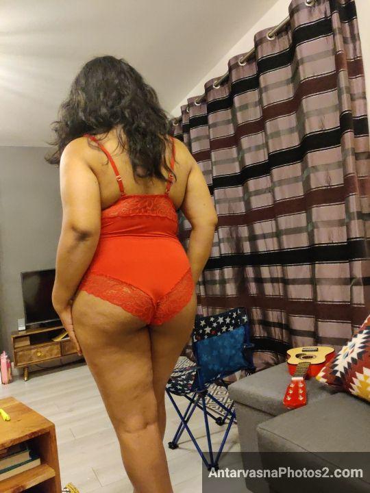 https://pub-5fcdf72a54cd4edbb03ec3edaa415a42.r2.dev/nakedleaks/sensual_aunty_sharing_intimate_moments_with_lover_in_nude_photos/3.jpg