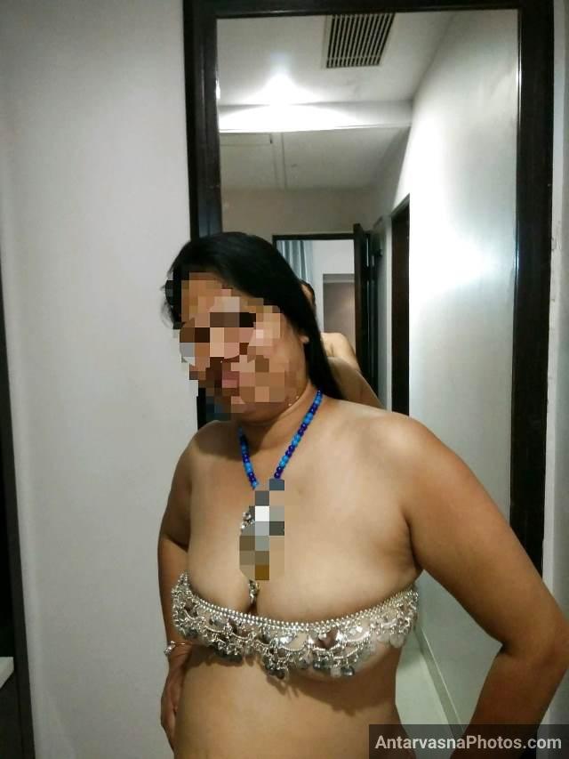 https://pub-5fcdf72a54cd4edbb03ec3edaa415a42.r2.dev/nakedleaks/sensual_babita's_indian_oral_photos/7.jpg