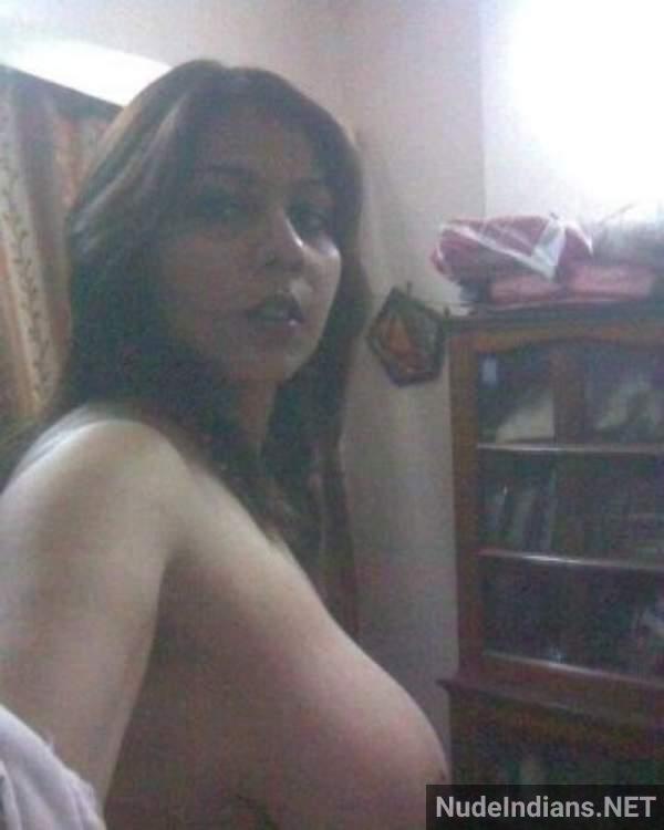 https://pub-5fcdf72a54cd4edbb03ec3edaa415a42.r2.dev/nakedleaks/sensual_bangla_bbw_wife_exposing_her_voluptuous_curves/14.jpg
