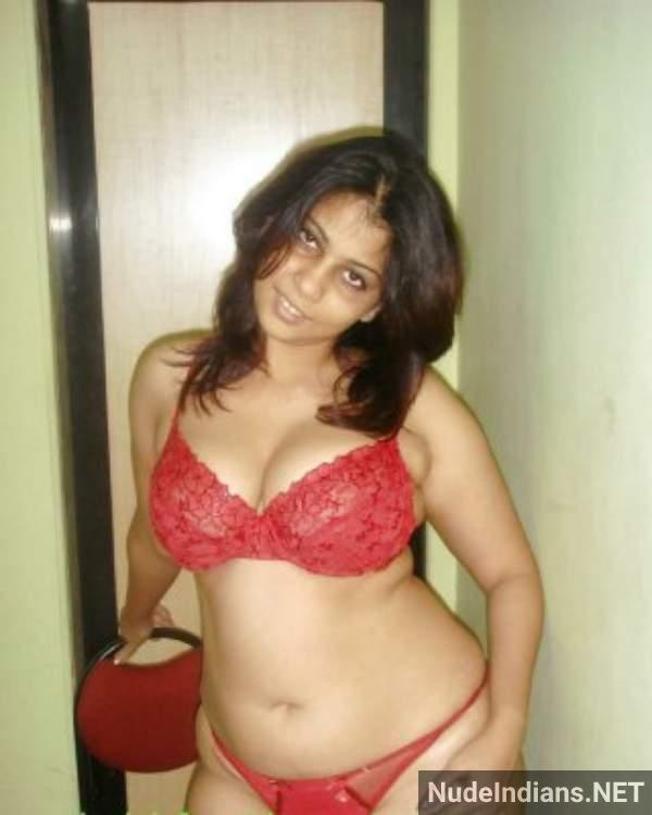 https://pub-5fcdf72a54cd4edbb03ec3edaa415a42.r2.dev/nakedleaks/sensual_bangla_bbw_wife_exposing_her_voluptuous_curves/18.jpg