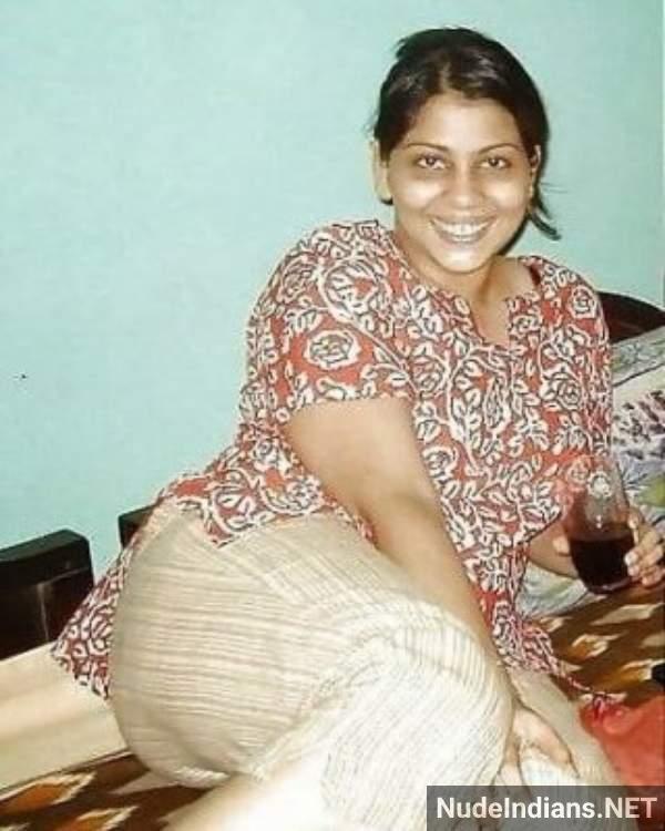 https://pub-5fcdf72a54cd4edbb03ec3edaa415a42.r2.dev/nakedleaks/sensual_bangla_bbw_wife_exposing_her_voluptuous_curves/34.jpg