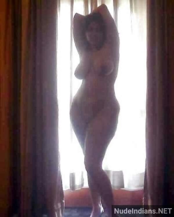 https://pub-5fcdf72a54cd4edbb03ec3edaa415a42.r2.dev/nakedleaks/sensual_bangla_bbw_wife_exposing_her_voluptuous_curves/8.jpg
