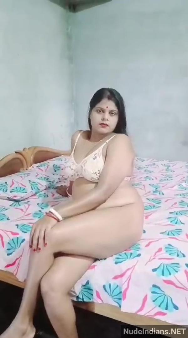 https://pub-5fcdf72a54cd4edbb03ec3edaa415a42.r2.dev/nakedleaks/sensual_bengali_wife_tantalizes_devar_with_busty_antics/14.jpg