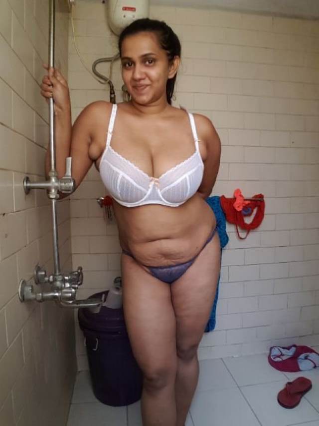 https://pub-5fcdf72a54cd4edbb03ec3edaa415a42.r2.dev/nakedleaks/sensual_desi_aunty_naked_images_compilation/12.jpg