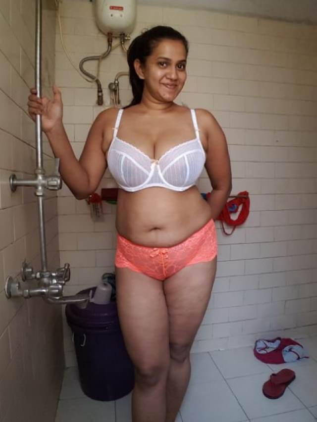 https://pub-5fcdf72a54cd4edbb03ec3edaa415a42.r2.dev/nakedleaks/sensual_desi_aunty_naked_images_compilation/13.jpg
