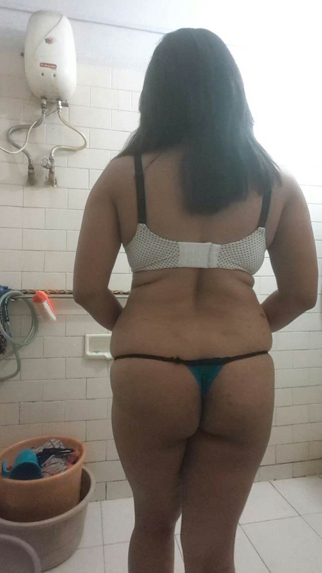 https://pub-5fcdf72a54cd4edbb03ec3edaa415a42.r2.dev/nakedleaks/sensual_desi_aunty_naked_images_compilation/2.jpg