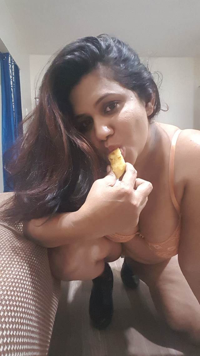https://pub-5fcdf72a54cd4edbb03ec3edaa415a42.r2.dev/nakedleaks/sensual_desi_aunty_naked_images_compilation/20.jpg