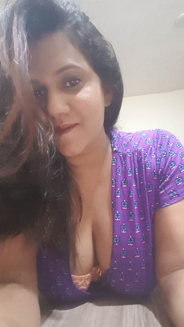 https://pub-5fcdf72a54cd4edbb03ec3edaa415a42.r2.dev/nakedleaks/sensual_desi_aunty_naked_images_compilation/7.jpg