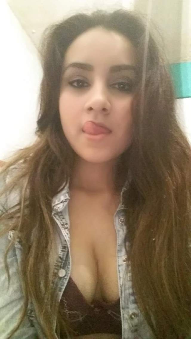 https://pub-5fcdf72a54cd4edbb03ec3edaa415a42.r2.dev/nakedleaks/sensual_desi_nurse's_bold_pictures/16.jpg