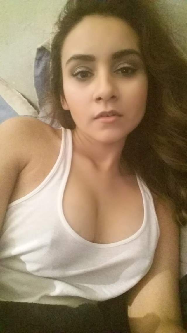 https://pub-5fcdf72a54cd4edbb03ec3edaa415a42.r2.dev/nakedleaks/sensual_desi_nurse's_bold_pictures/21.jpg
