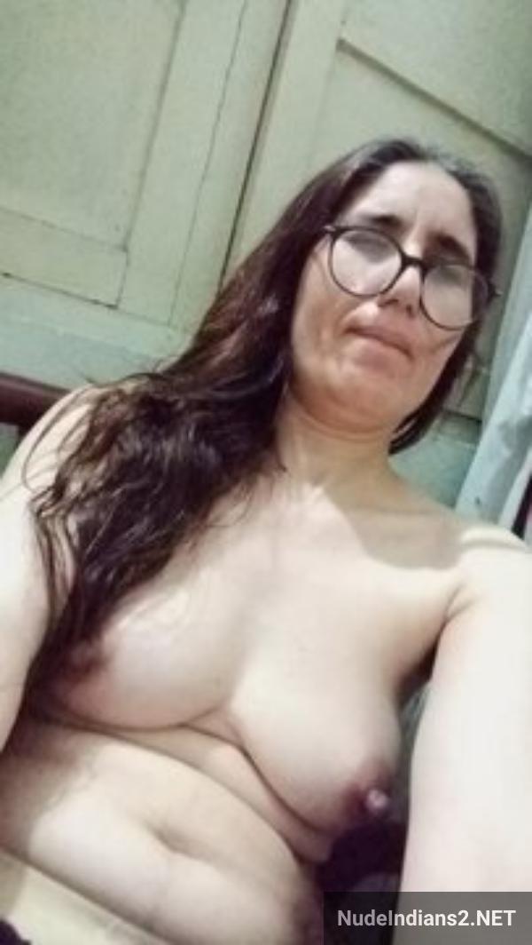 https://pub-5fcdf72a54cd4edbb03ec3edaa415a42.r2.dev/nakedleaks/sensual_display_by_mature_muslim_aunty_nazneen_khan_for_her_admirer/16.jpg
