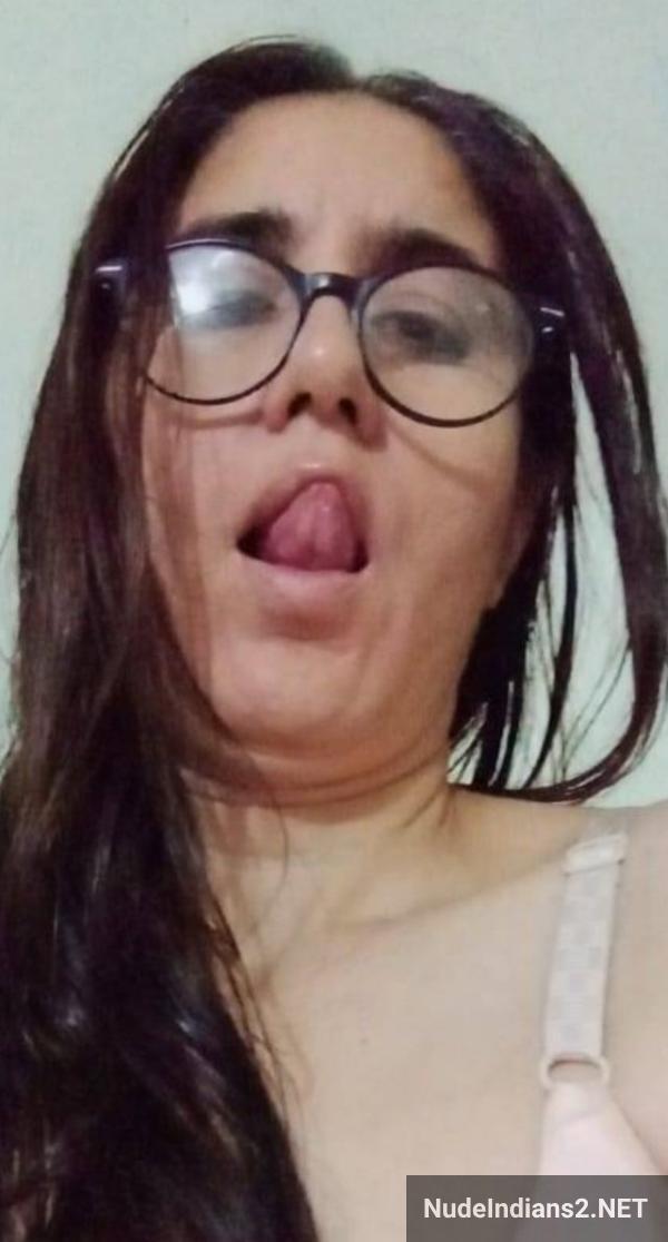https://pub-5fcdf72a54cd4edbb03ec3edaa415a42.r2.dev/nakedleaks/sensual_display_by_mature_muslim_aunty_nazneen_khan_for_her_admirer/9.jpg