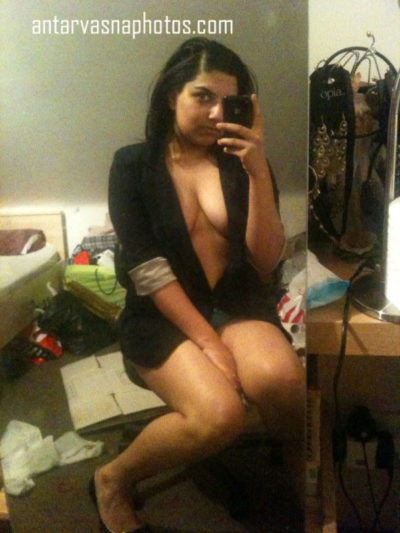 Sensual display of an Indian girl's cleavage