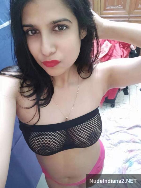 https://pub-5fcdf72a54cd4edbb03ec3edaa415a42.r2.dev/nakedleaks/sensual_display_of_dr._sania_iqbal's_alluring_curves_to_a_fresh_admirer/19.jpg