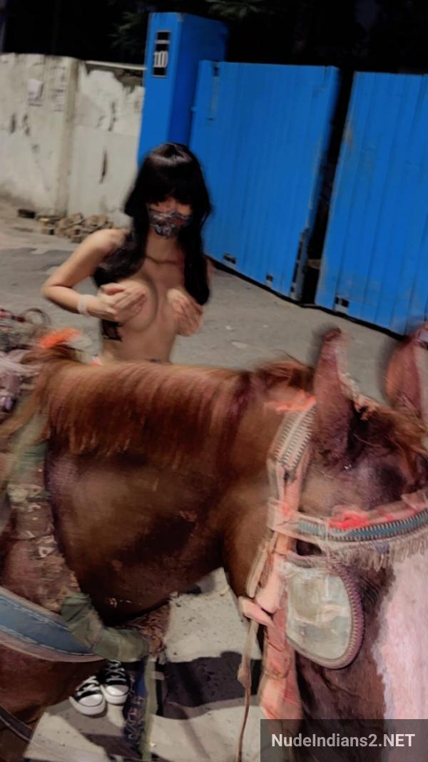 https://pub-5fcdf72a54cd4edbb03ec3edaa415a42.r2.dev/nakedleaks/sensual_gamer_nisha_rani's_risqué_urban_display/51.jpg