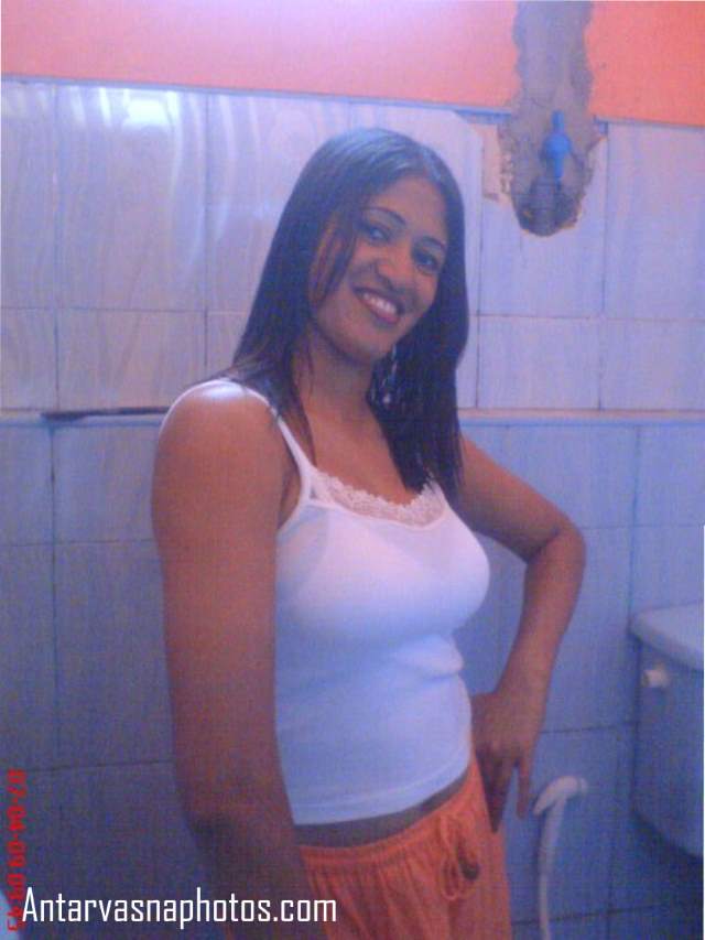 https://pub-5fcdf72a54cd4edbb03ec3edaa415a42.r2.dev/nakedleaks/sensual_girl_gives_blowjob_to_boyfriend_in_steamy_photos/2.jpg