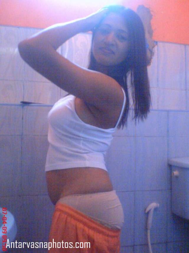 https://pub-5fcdf72a54cd4edbb03ec3edaa415a42.r2.dev/nakedleaks/sensual_girl_gives_blowjob_to_boyfriend_in_steamy_photos/3.jpg