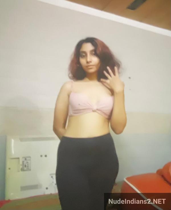 https://pub-5fcdf72a54cd4edbb03ec3edaa415a42.r2.dev/nakedleaks/sensual_howrah_beauty_aditi_chattopadhyay's_revealing_selfies/4.jpg