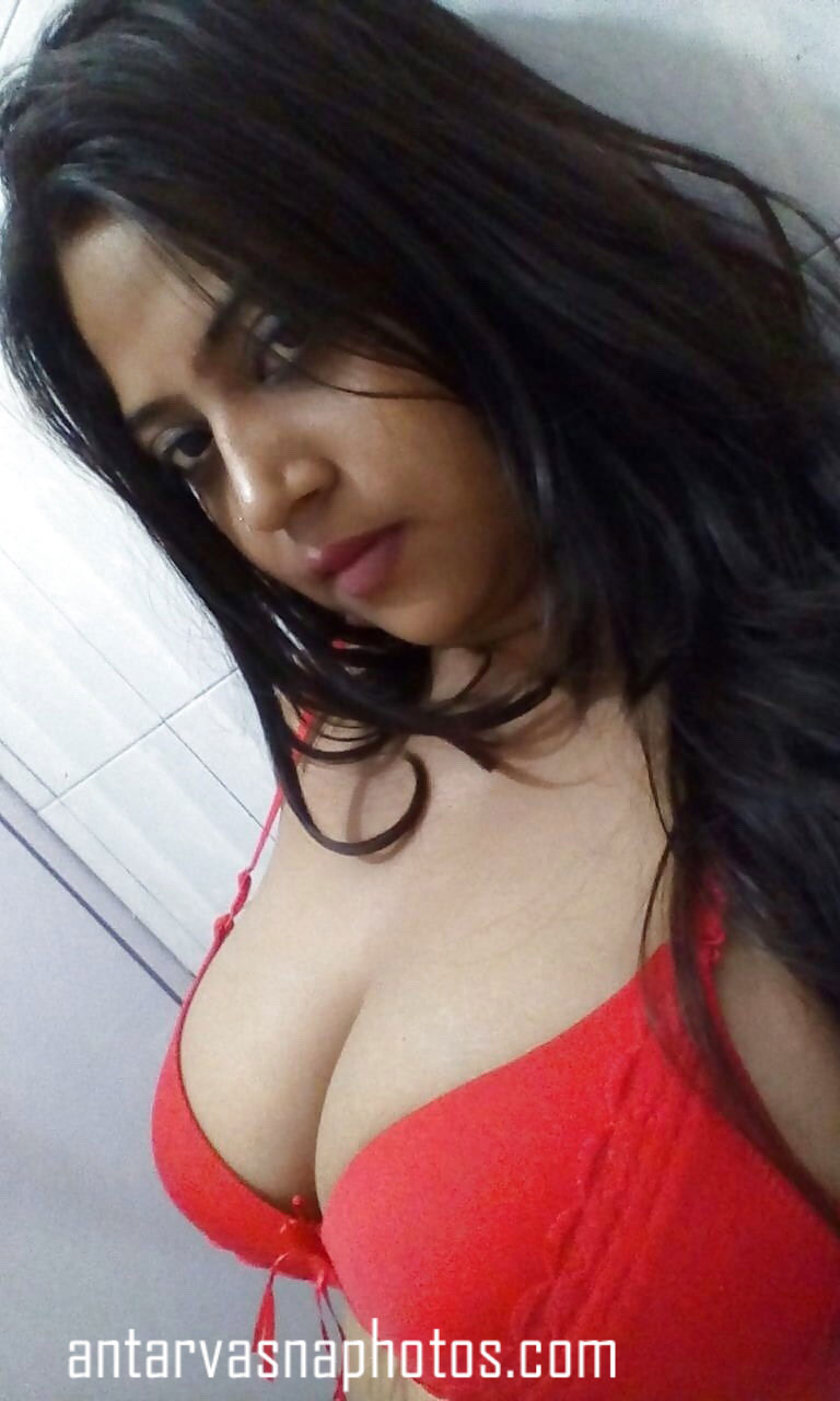 https://pub-5fcdf72a54cd4edbb03ec3edaa415a42.r2.dev/nakedleaks/sensual_images_of_bengali_girl_pratima/0.jpg