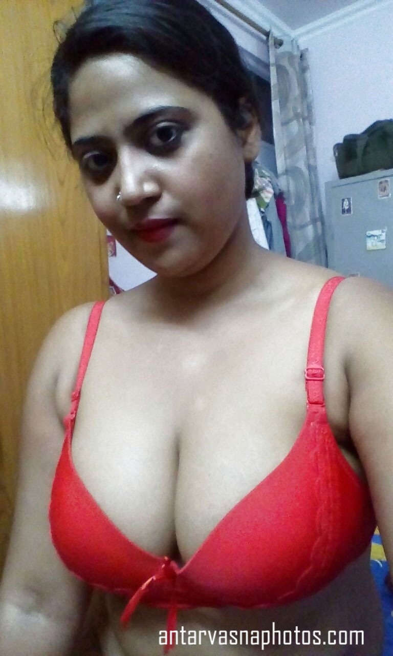 https://pub-5fcdf72a54cd4edbb03ec3edaa415a42.r2.dev/nakedleaks/sensual_images_of_bengali_girl_pratima/3.jpg