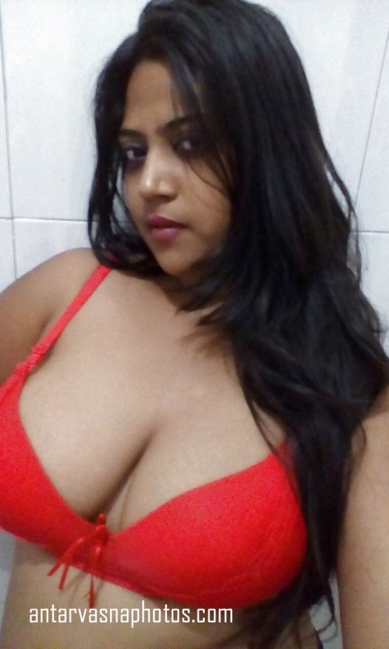 https://pub-5fcdf72a54cd4edbb03ec3edaa415a42.r2.dev/nakedleaks/sensual_images_of_bengali_girl_pratima/5.jpg