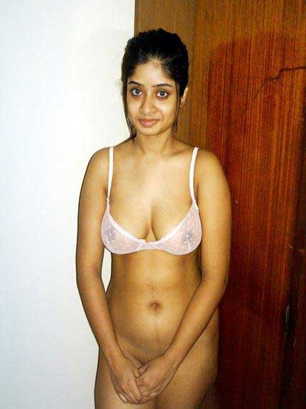 https://pub-5fcdf72a54cd4edbb03ec3edaa415a42.r2.dev/nakedleaks/sensual_images_of_desi_bhabhi_in_hot_moments/1.jpg
