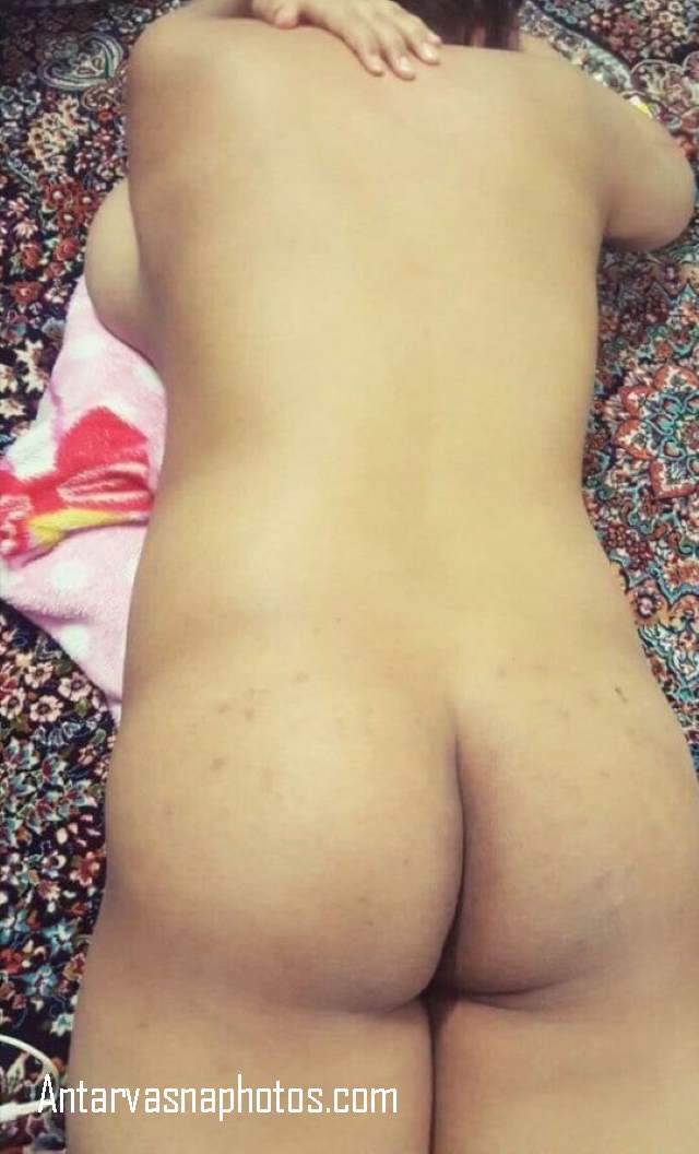 https://pub-5fcdf72a54cd4edbb03ec3edaa415a42.r2.dev/nakedleaks/sensual_images_of_desi_wife_revealed/4.jpg