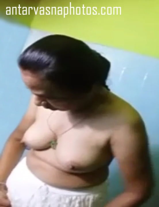 https://pub-5fcdf72a54cd4edbb03ec3edaa415a42.r2.dev/nakedleaks/sensual_images_of_experienced_kanthi_auntie/4.jpg