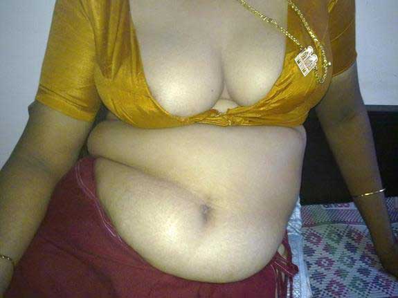 Sensual Images of Indian Aunties