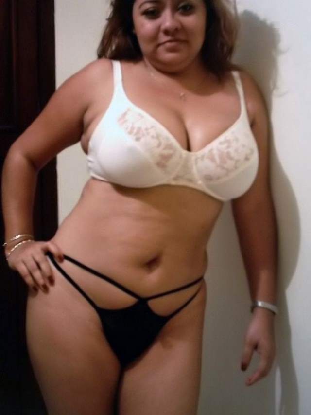 https://pub-5fcdf72a54cd4edbb03ec3edaa415a42.r2.dev/nakedleaks/sensual_images_of_indian_couple_giving_blowjobs/1.jpg