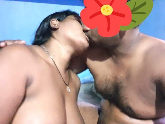 https://pub-5fcdf72a54cd4edbb03ec3edaa415a42.r2.dev/nakedleaks/sensual_images_of_indian_couple_giving_blowjobs/6.jpg