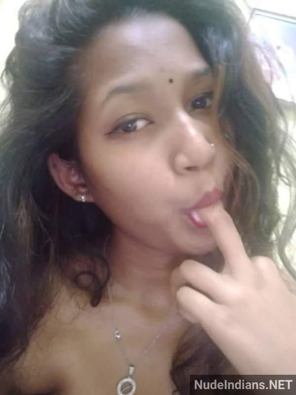 https://pub-5fcdf72a54cd4edbb03ec3edaa415a42.r2.dev/nakedleaks/sensual_images_of_indian_gf_flaunting_her_attractive_curves/29.jpg