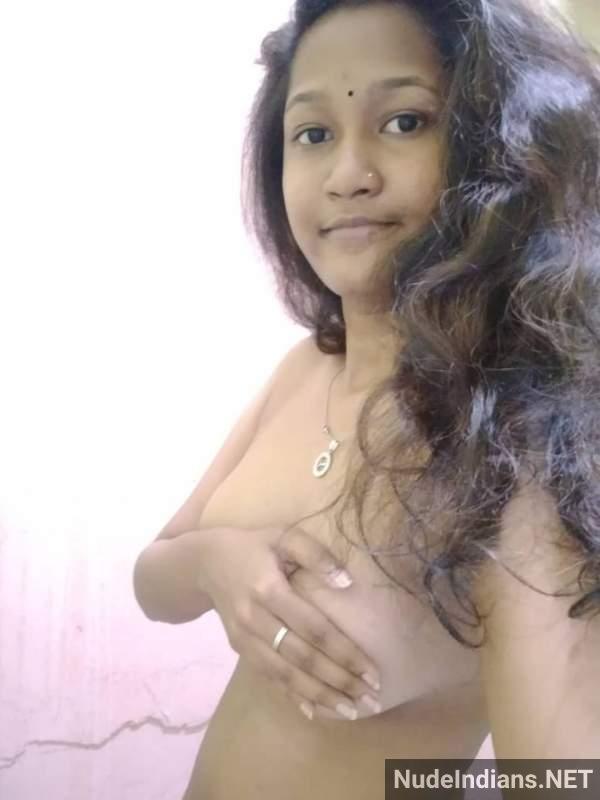 https://pub-5fcdf72a54cd4edbb03ec3edaa415a42.r2.dev/nakedleaks/sensual_images_of_indian_gf_flaunting_her_attractive_curves/45.jpg