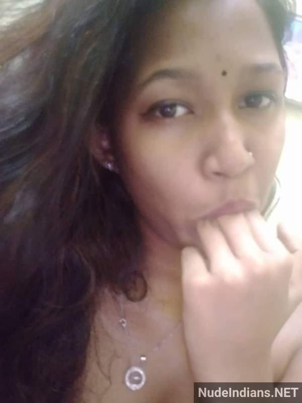 https://pub-5fcdf72a54cd4edbb03ec3edaa415a42.r2.dev/nakedleaks/sensual_images_of_indian_gf_flaunting_her_attractive_curves/6.jpg
