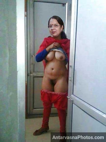 https://pub-5fcdf72a54cd4edbb03ec3edaa415a42.r2.dev/nakedleaks/sensual_images_of_indian_housewives/2.jpg