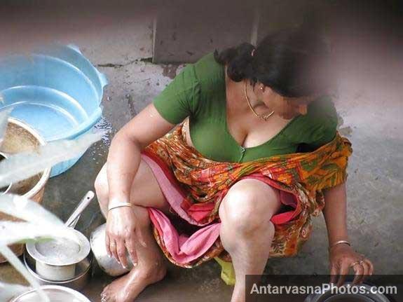 Sensual Images of Indian Housewives