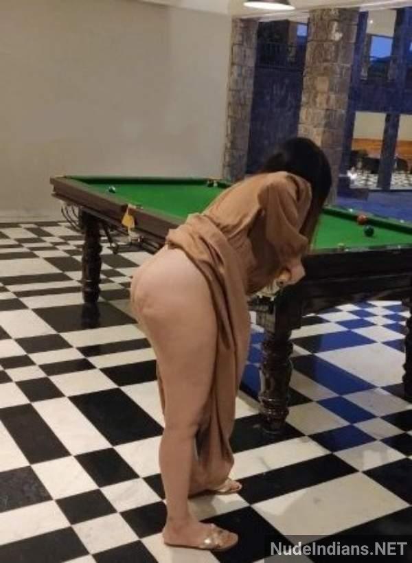 https://pub-5fcdf72a54cd4edbb03ec3edaa415a42.r2.dev/nakedleaks/sensual_images_of_indian_sister-in-laws_with_ample_bosoms_and_curvy_backsides/19.jpg