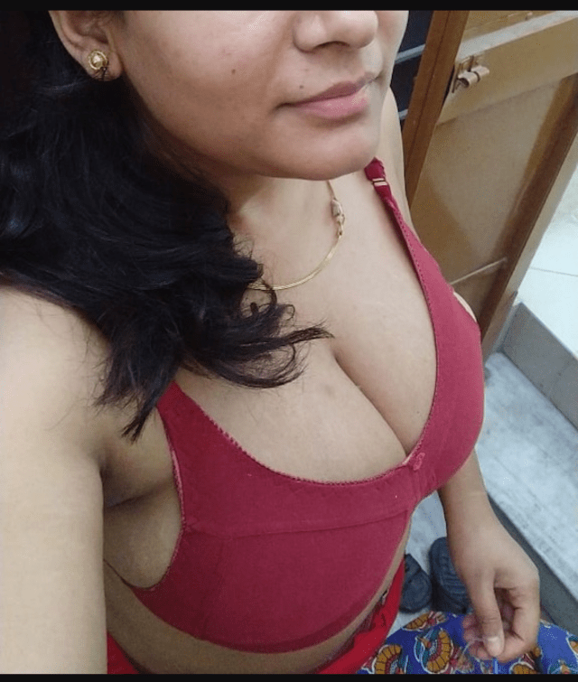 https://pub-5fcdf72a54cd4edbb03ec3edaa415a42.r2.dev/nakedleaks/sensual_images_of_indian_wife/1.jpg