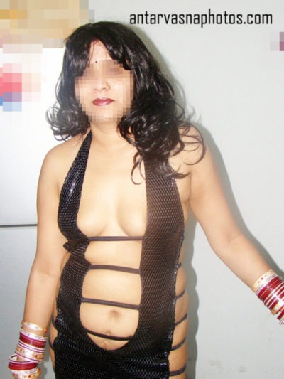 Sensual Images of Indian Wife in a Desirable Pose