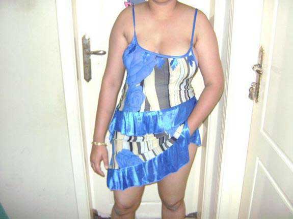 https://pub-5fcdf72a54cd4edbb03ec3edaa415a42.r2.dev/nakedleaks/sensual_images_of_indian_wife_in_alluring_lingerie/2.jpg